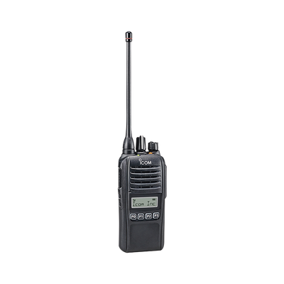 Radio digital NXDN en la banda de UHF, rango de frecuencia 450 - 512 MHz, sumergible IP67, analógico y digital, opera en sistemas trunking y convencional, 4W de potencia.