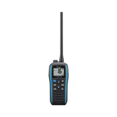 Radio portátil marino color azul metálico, 5 W de potencia RF, 0.5 W de salida de audio, flotante, sumergible IPX7, Tx: 156.025-157.425MHz, Rx: 156.050-163.275MHz , incluye batería de 1500mAh, cargador, antena clip y correa de mano