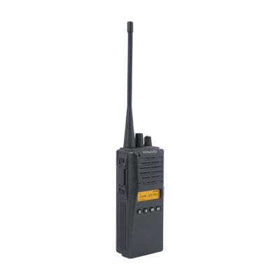 Radio Portátil a 900 MHz, 2.5 Watts, con Batería 1500 mAh KNB52N y Cargador Normal KSC19.