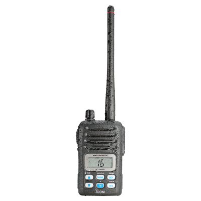 Radio Portátil Marino, 5W, rango de frecuencia Tx:156.025-157.425MHz, Rx:156.050-163.275MHz, sumergible IPX7, canales CAN,USA,INT incluye BP-227 bat (Li-Ion, 1700 mAh), cargador, antena y clip.